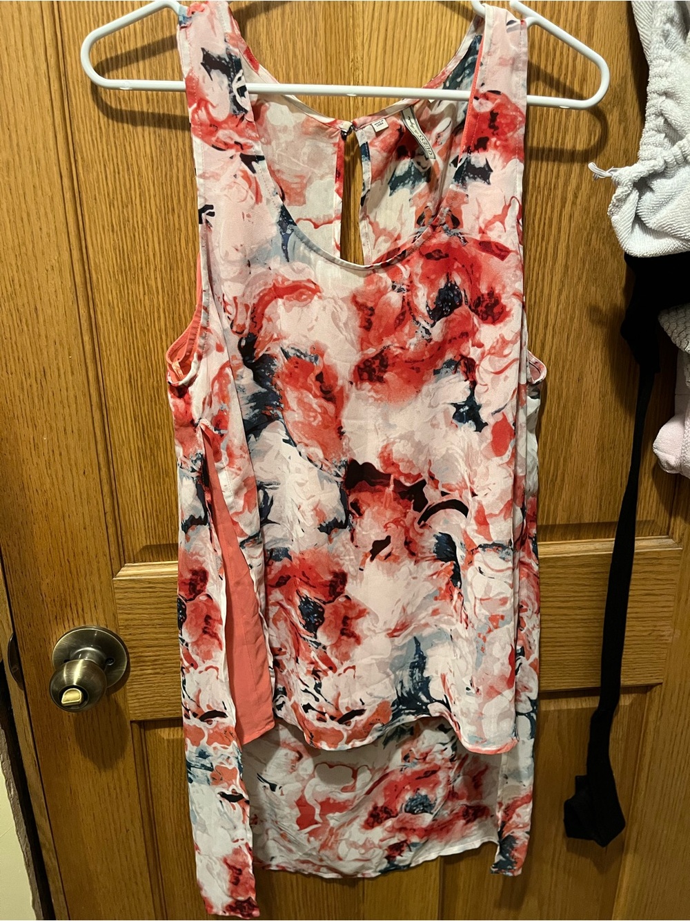 Guess Coral, Navy & White Watercolor Floral Tank Top